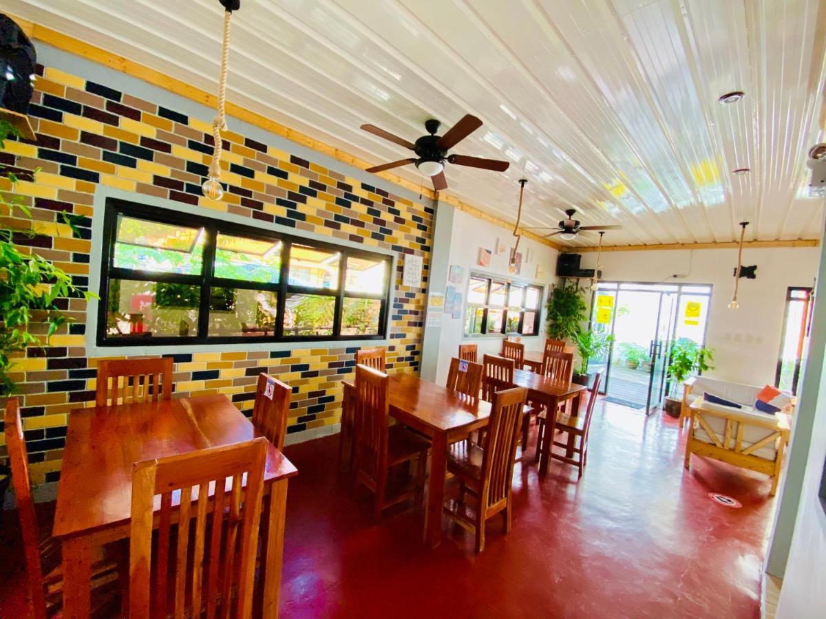 Marion Roos Hotel Puerto Galera Extérieur photo